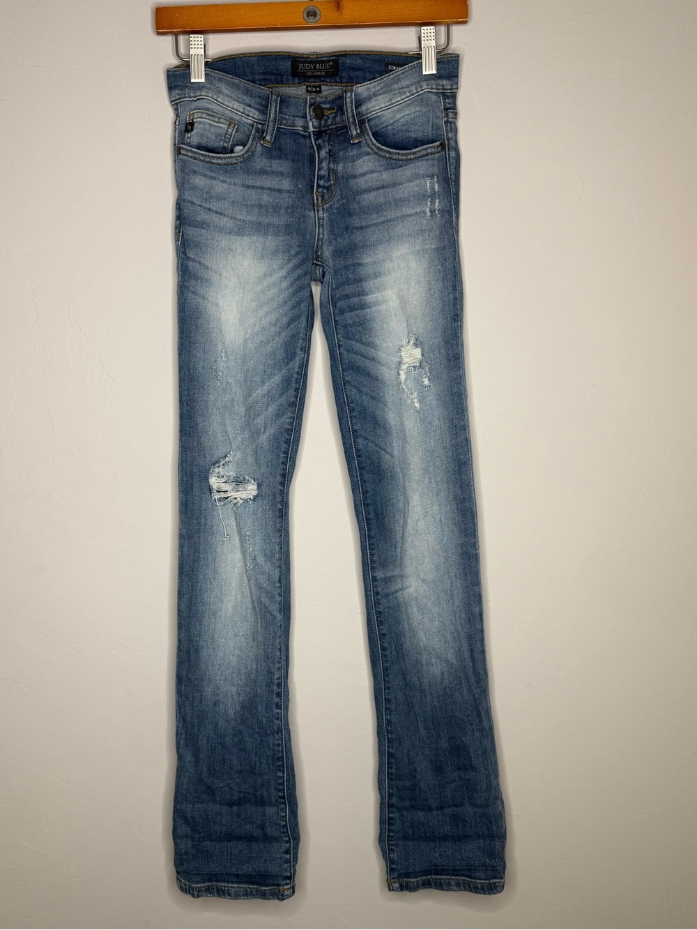 Judy blue straight fit distressed jeans size 0/24